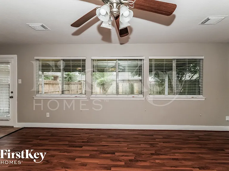 19943 Crested Hill Ln — Photo 2