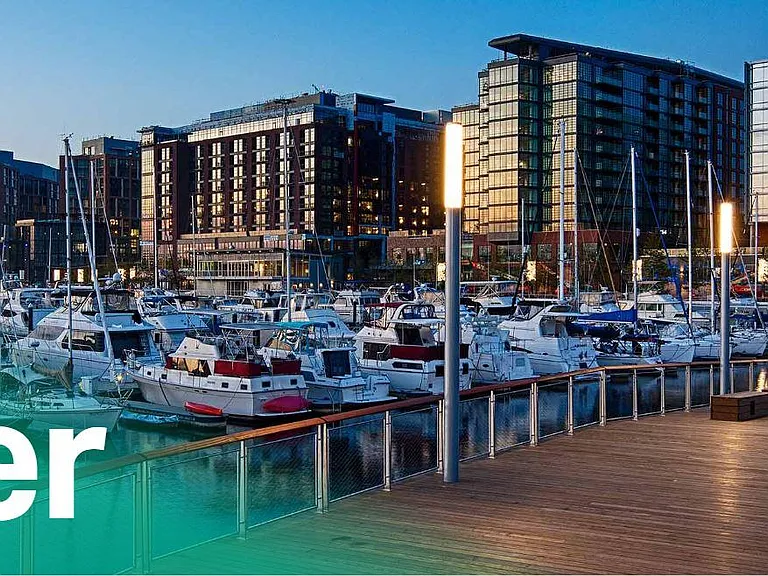 3 blocks to the District Wharf
