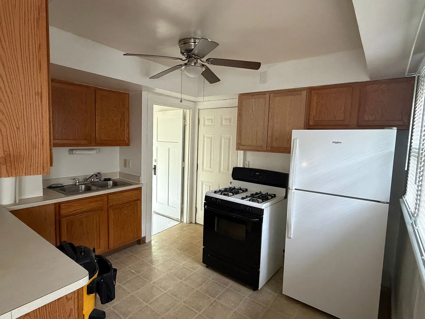 Large Two Bedroom home on Quiet Dayton Street — Photo 4