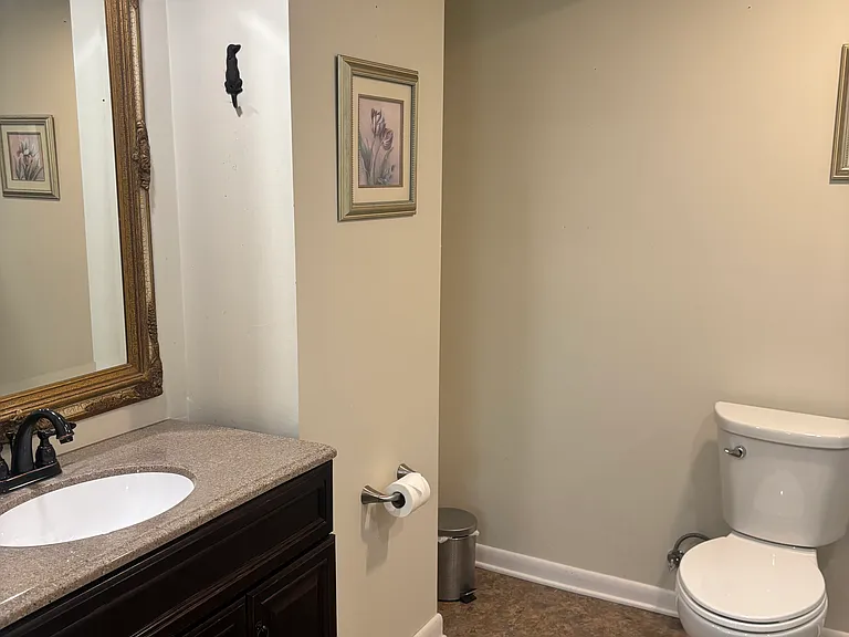 886 W Hunt Rd — Photo 8