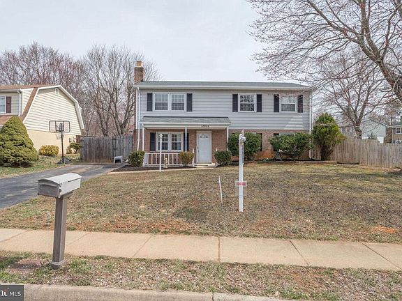 3rd image of 13807 Mapledale Ave
