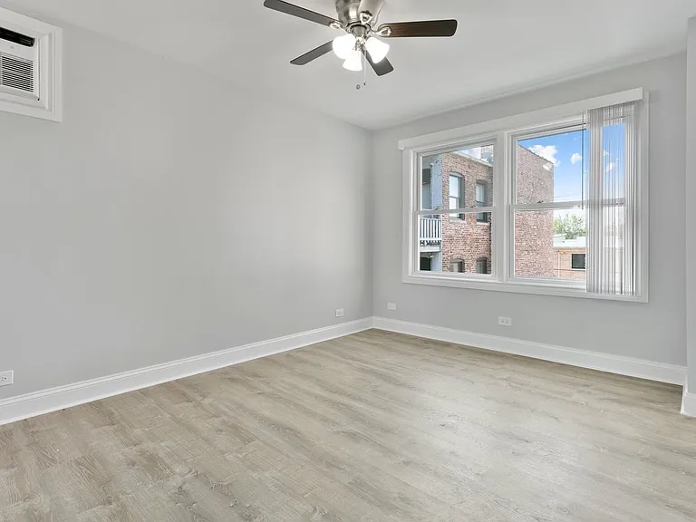 7630-38 N Eastlake Ter — Photo 16