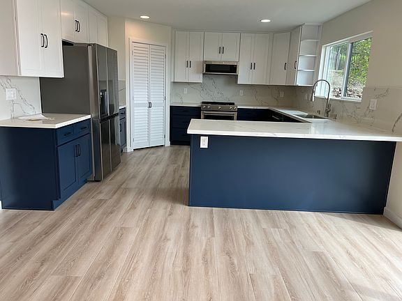 4th image of 642 Island View Dr