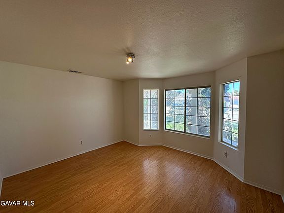 4th image of 37048 Velutina Way