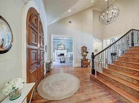 4th image of 1200 Saddlebrook Way