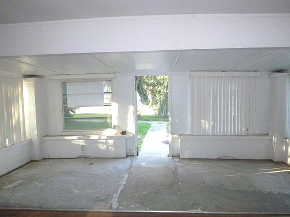 4th image of 424 E Tillman Ave
