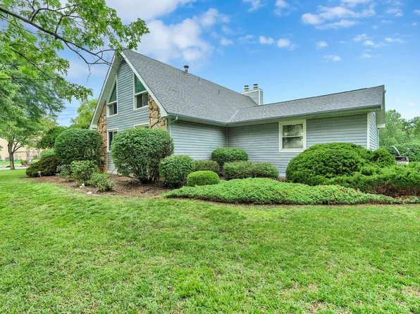 1340 S Greenwich Rd, Wichita, KS 67207