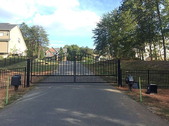 2nd image of 111 Leeward Shoals Ln