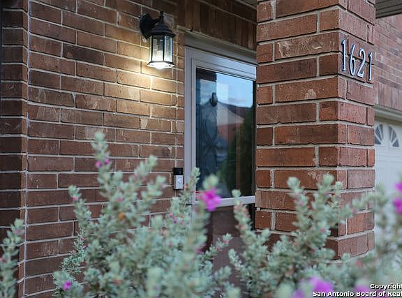 3rd image of 1621 Yucca Park
