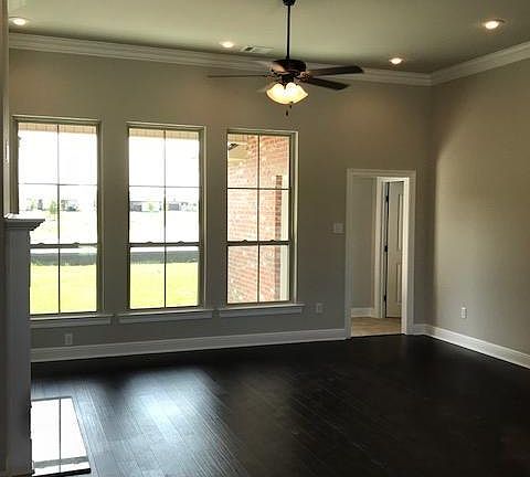 3rd image of 110 Piper Crest Ln