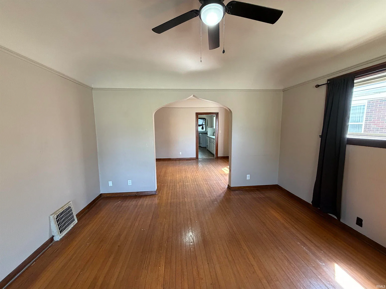 3 bed, 1.0 bath, $1,295 — Photo 4