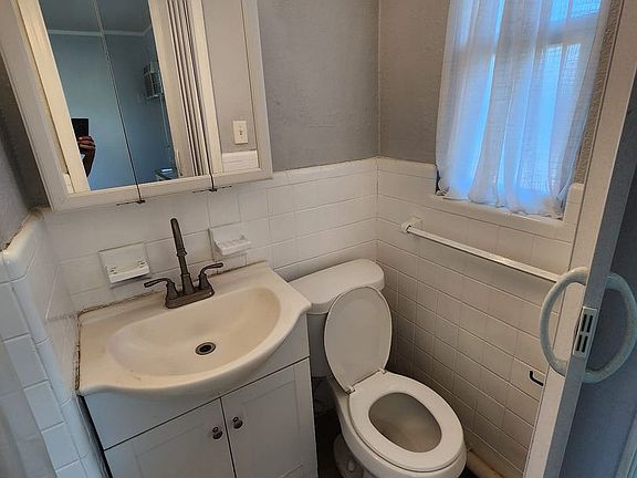 5th image of 407 S Jupiter Ave #4
