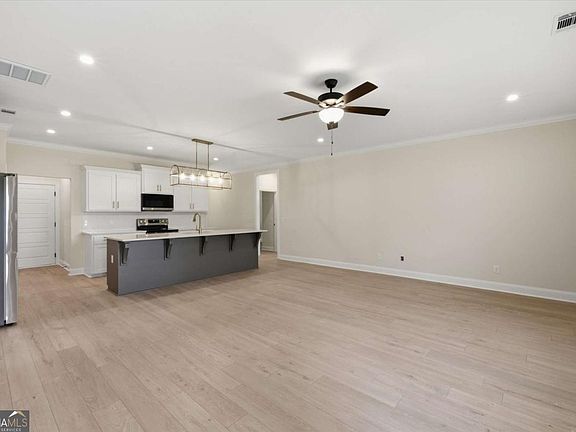 5th image of 93 Ennis Rd