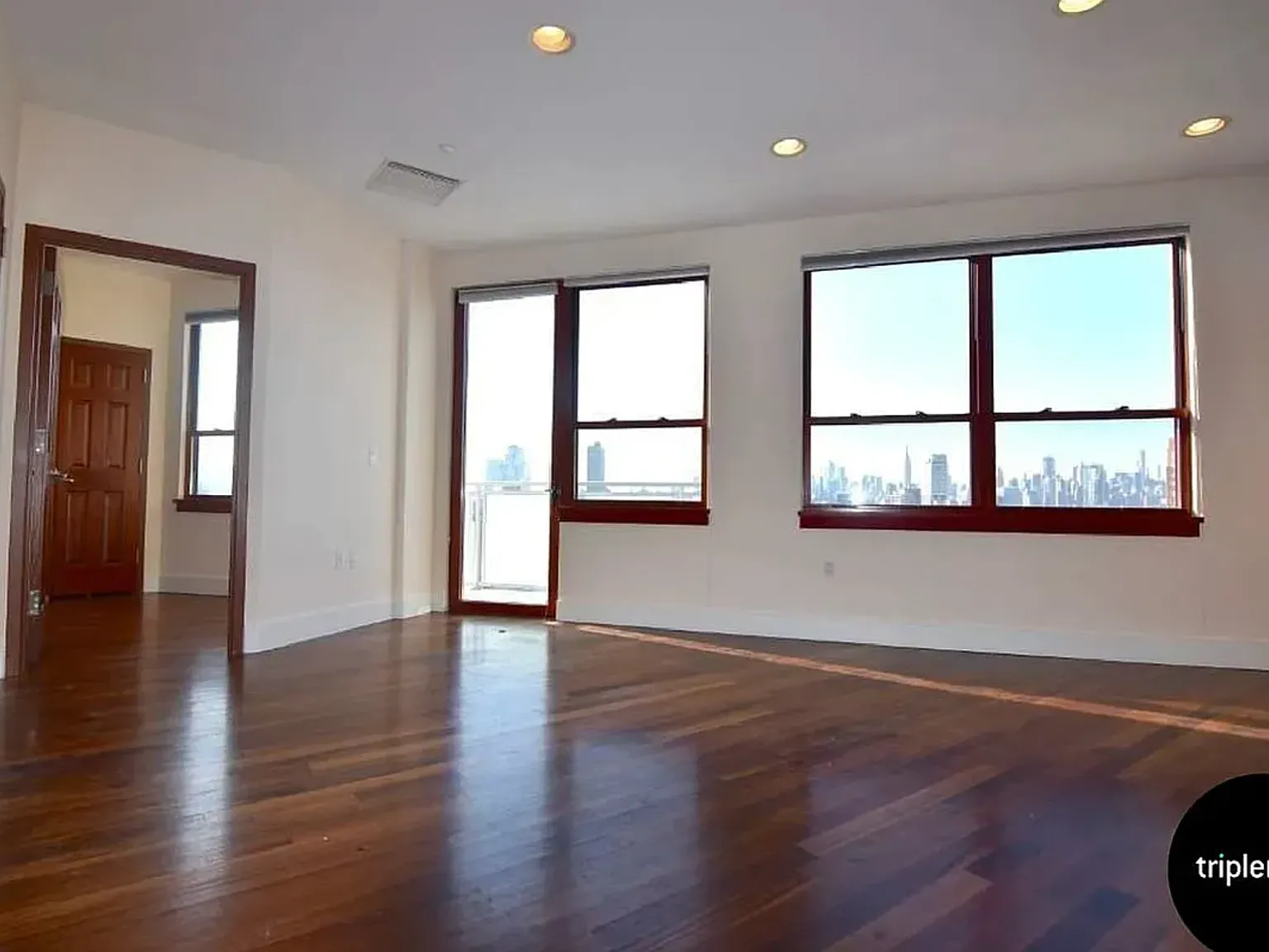240 Meeker Ave — Photo 3