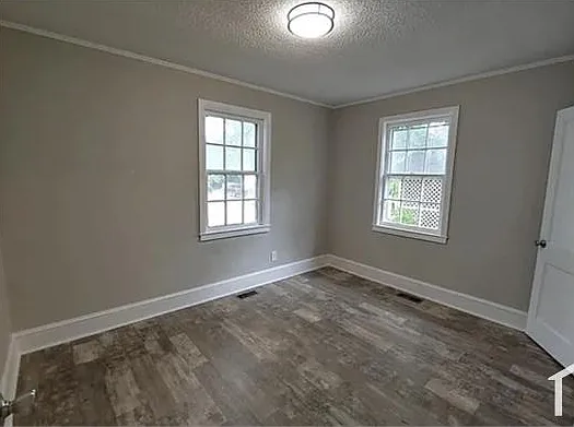 1114 Henderson Ave — Photo 2