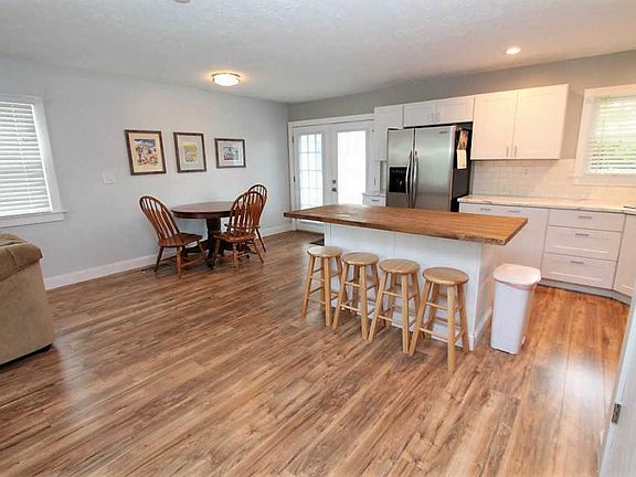 4th image of 80 Kenilworth Ct