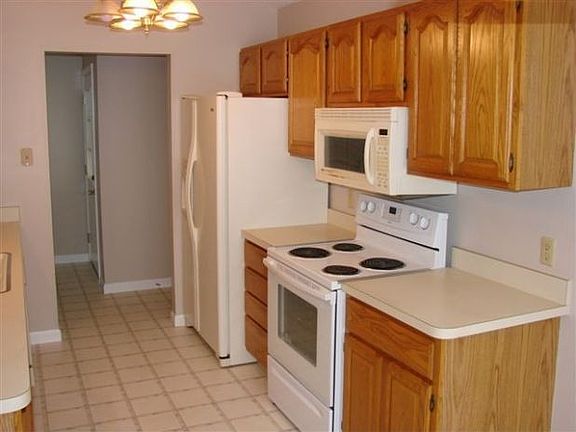 2nd image of 555 Oak Hollow Dr
