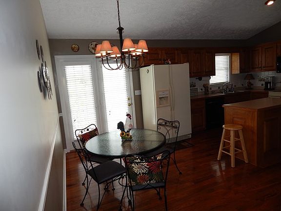 2nd image of 132 Stonebrook Dr