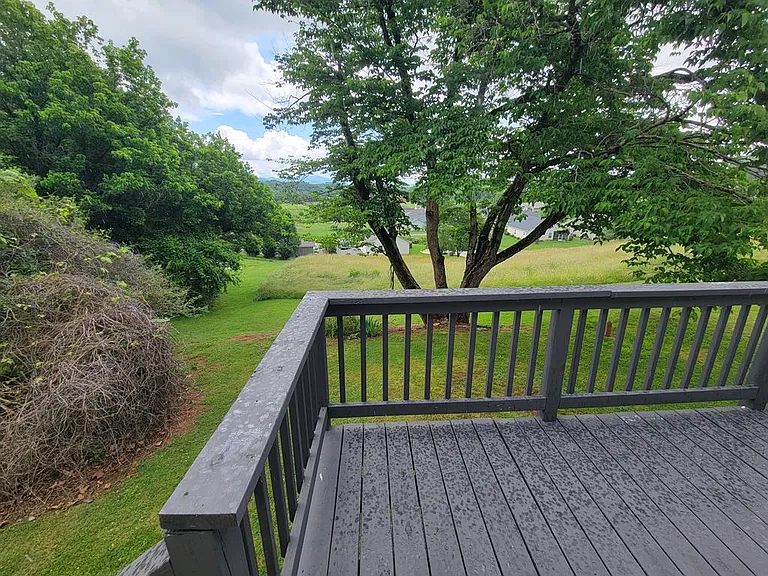 176 Riverside Dr — Photo 10