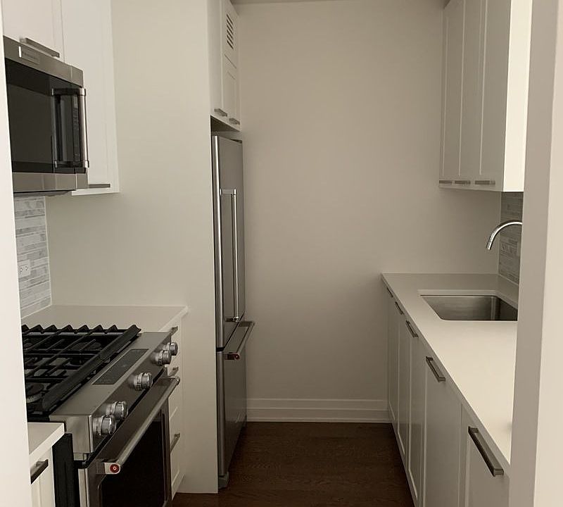 1st image of 200 E 94th St APT 316