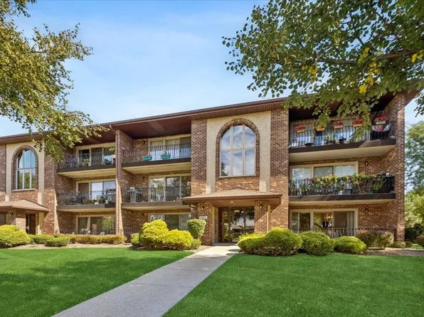 7555 Sheridan Dr APT 1F, Willowbrook, IL 60527