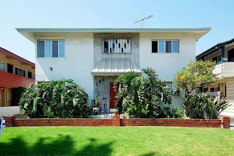 Lido Apartments - 141 N Hamilton Dr — Photo 2