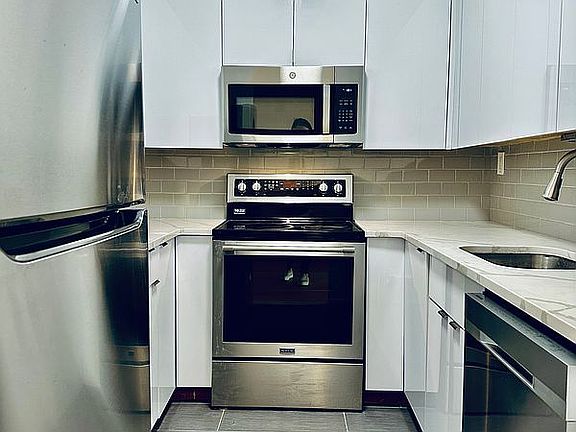 5th image of 402 E 90th St APT 12F