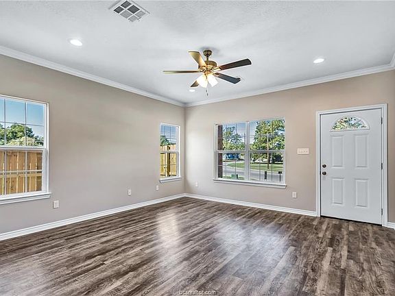 4th image of 703 E Martin Luther King Jr St