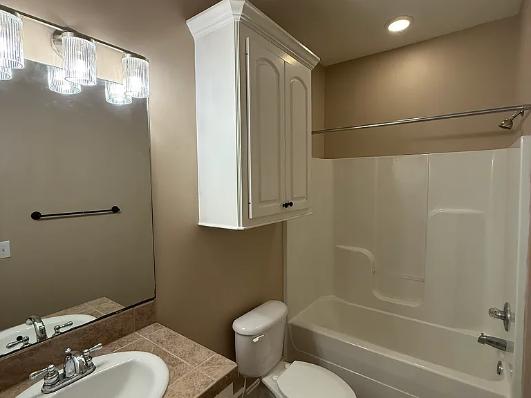 644 Huntington Dr — Photo 28