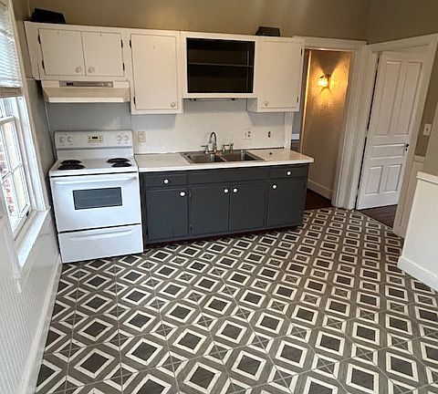 5th image of 300 W Market St Unit 3