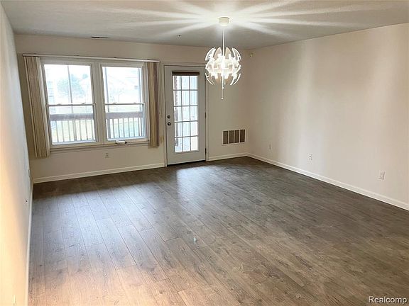 3rd image of 1537 Weatherstone Dr #224