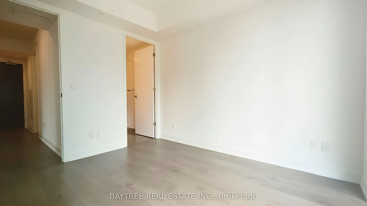 Building Photo - 501 Yonge St #1305