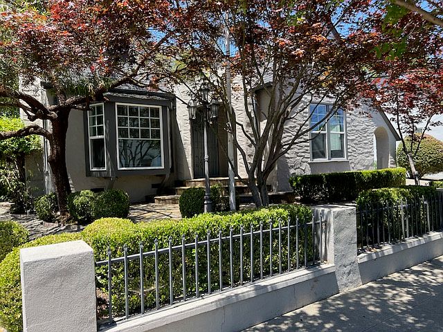 Very charming home 2/1 + spacious DINING/NOOK off the kitchen and family room. available now.