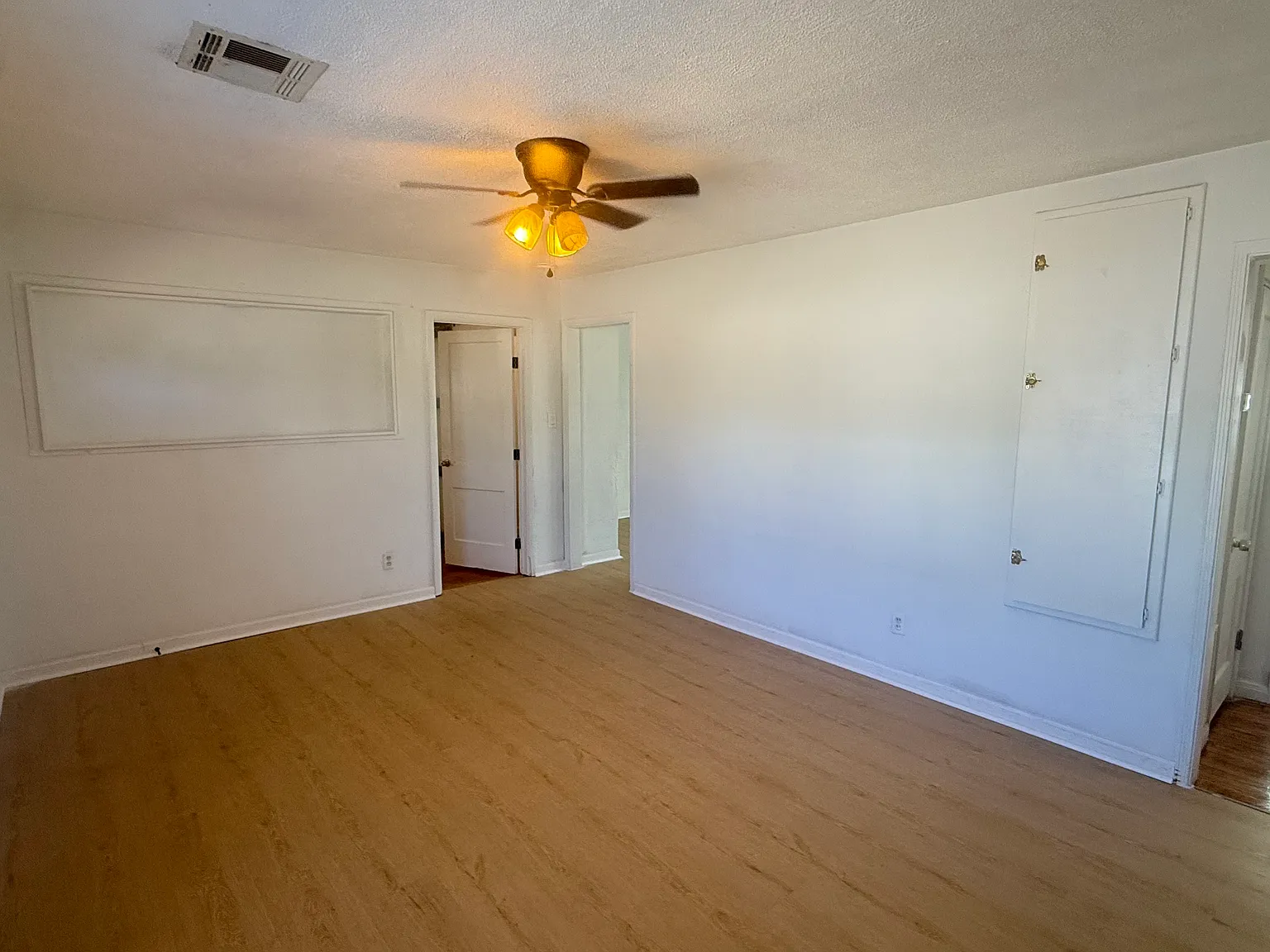 3 bed, 1000 sqft, $1,400 — Photo 4