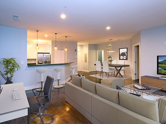 3rd image of 213 N Walnut St APT 205