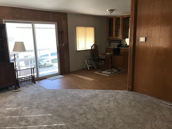 Living room / dining room 