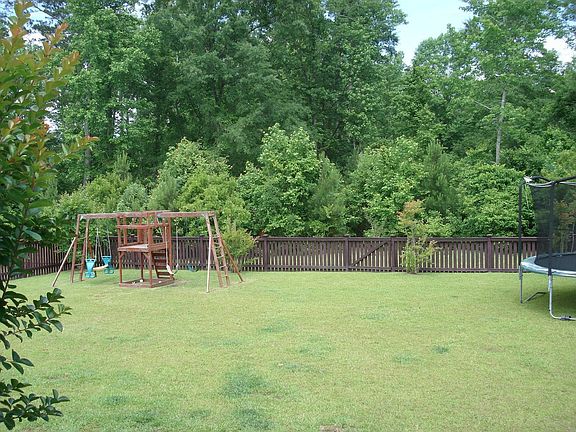 Private Large Back Yard 