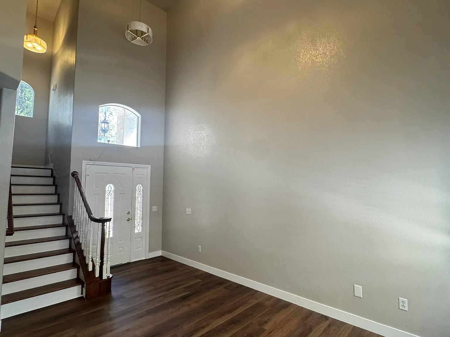 3 bed, 2.5 bath, 1705 sqft, $2,400 — Photo 4