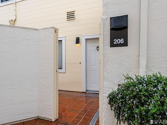 2nd image of 2185 Bush St #206-L