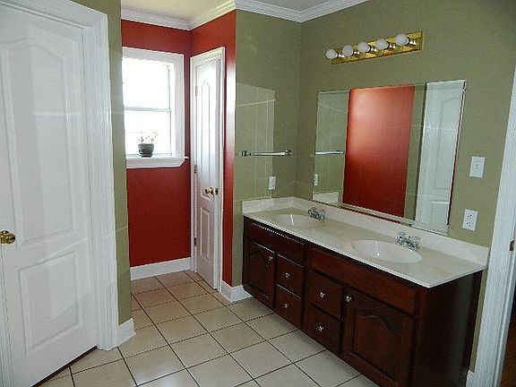 5th image of 457 Southdown West Blvd