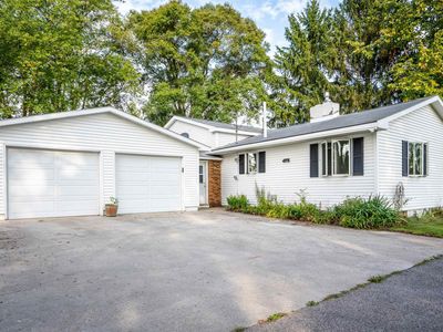 1002 S Herman Rd, Suttons Bay, MI, 49682