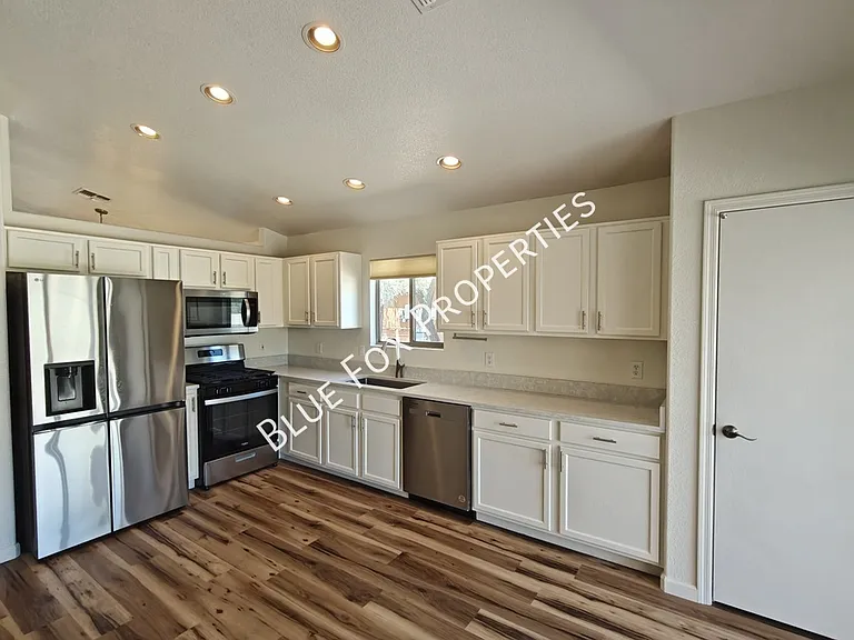 600 E River Walk Dr — Photo 7