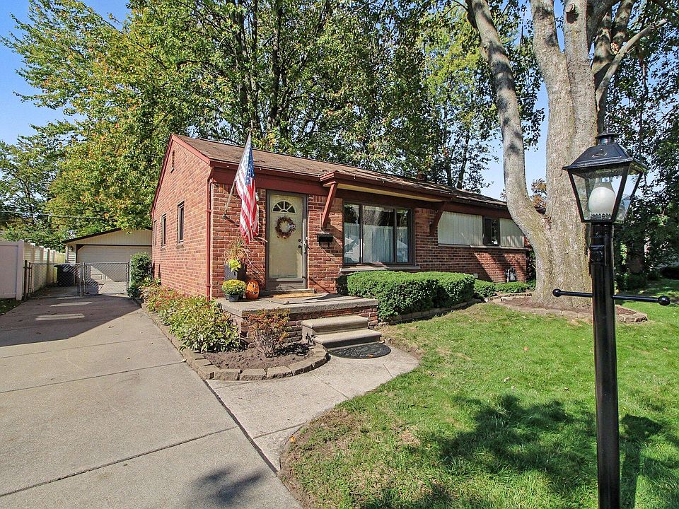9885 Milburn St, photo 2
