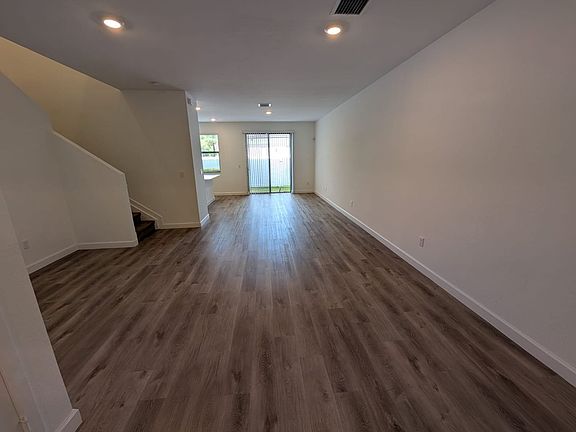 3rd image of 4091 N Palm Aire Dr #537a6c6c3