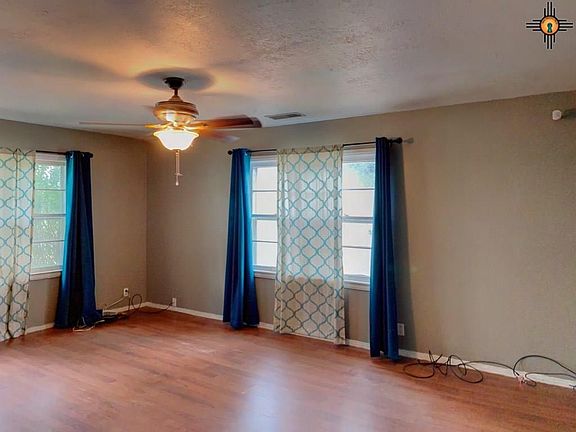 5th image of 412 W Shelton Ave