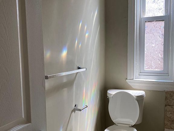 3rd image of 1828 W Diamond St #3R