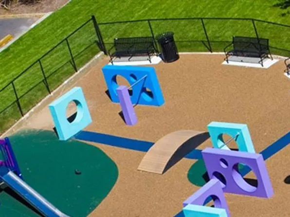 12399 Flatlands Avenue image 4 of 10