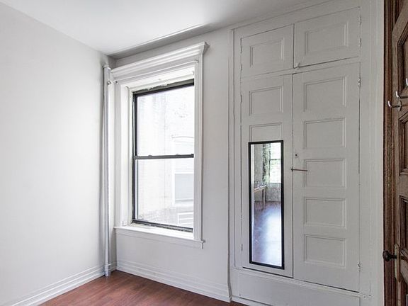 4th image of 217 E 83rd St #5A1