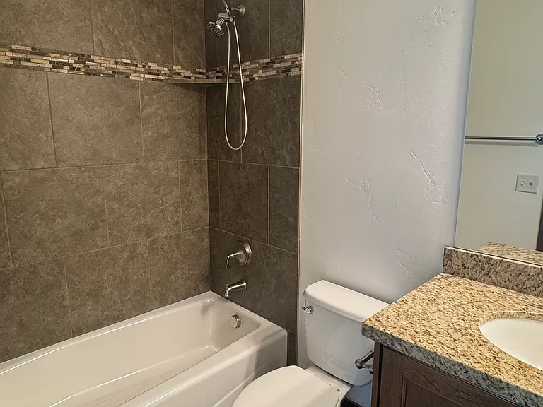 Down stairs en suite bathroom
