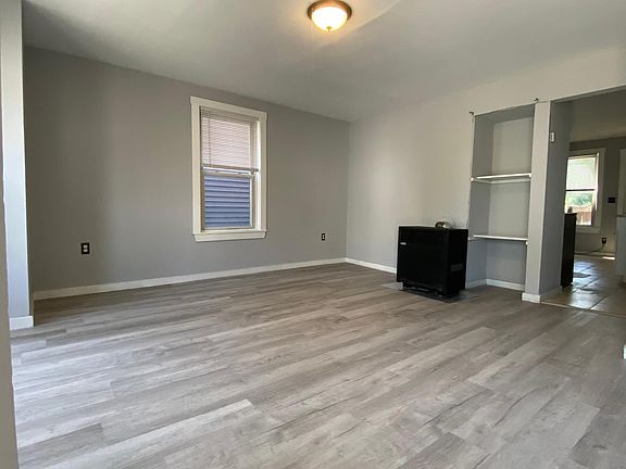 2nd image of 133 Green St #133